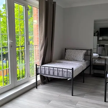 Riverview, Studio Style Room Near Station R3